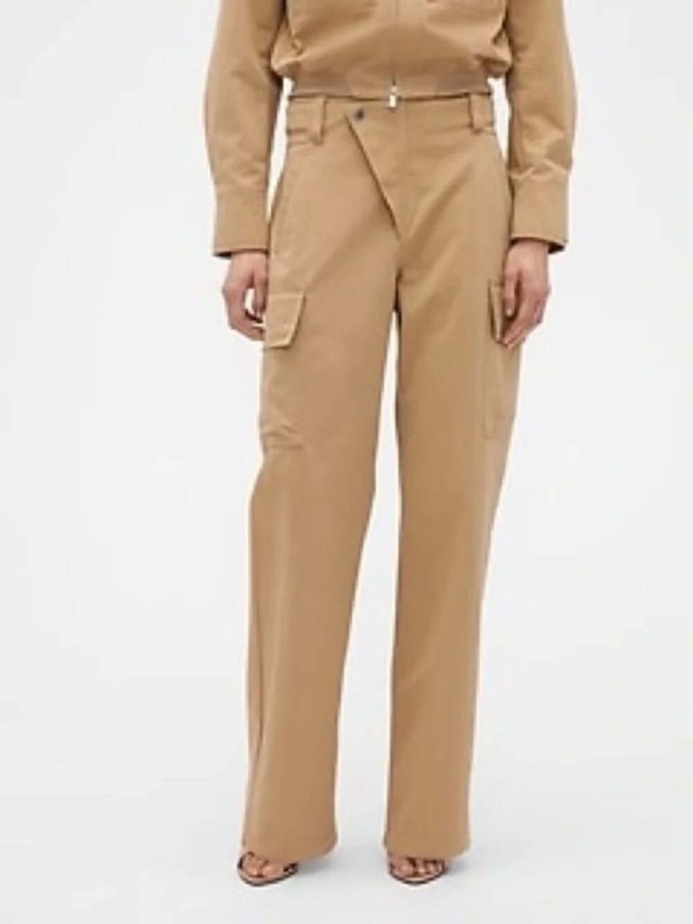 GAP x Victoria Beckham Wide Leg Cargo Pants in beige NWT, size 0